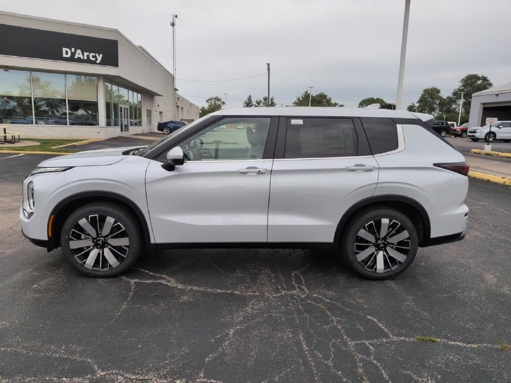 New 2026 Mitsubishi Outlander SE AWD/4WD image 12