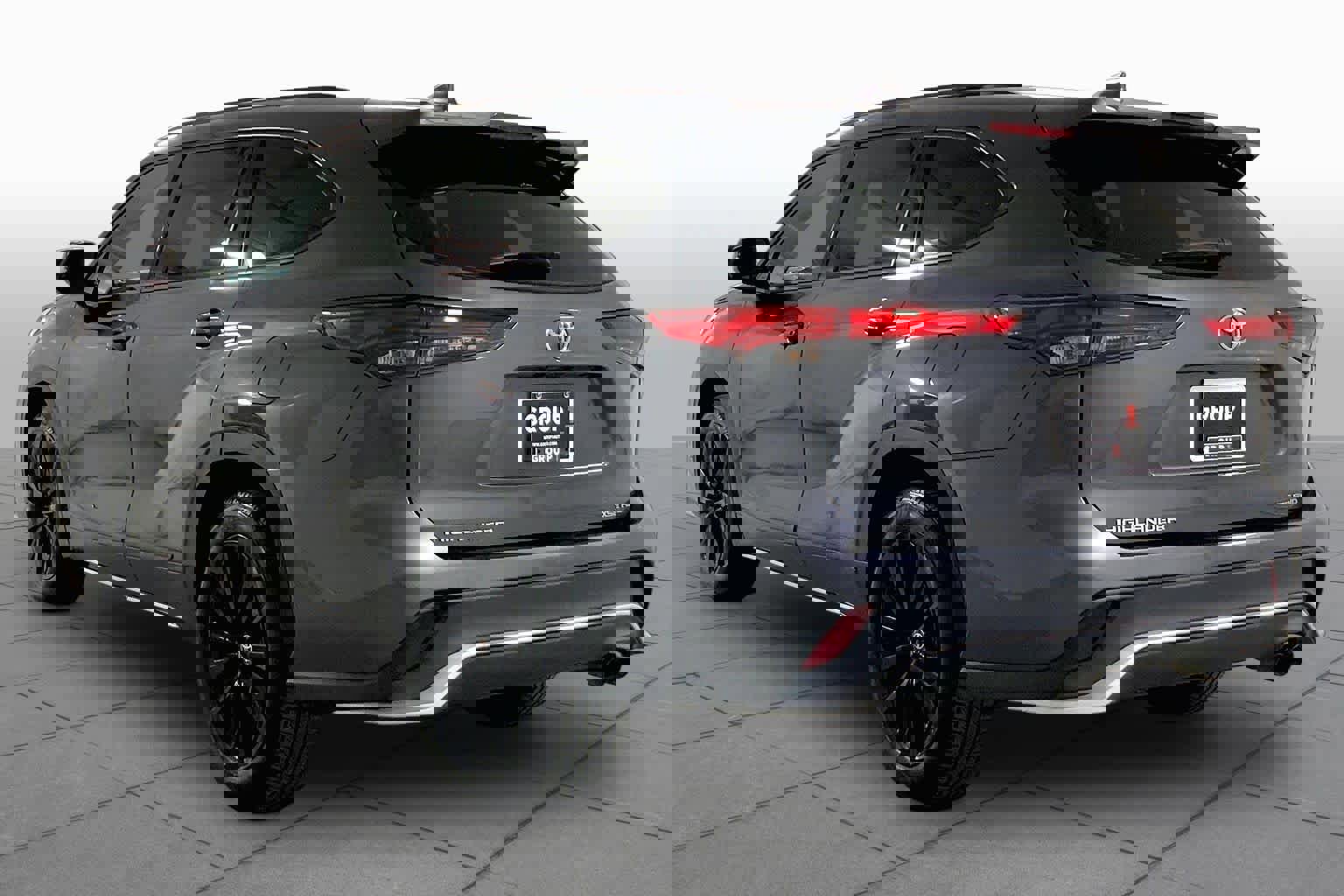 Used 2023 Toyota Highlander XSE AWD/4WD image 11