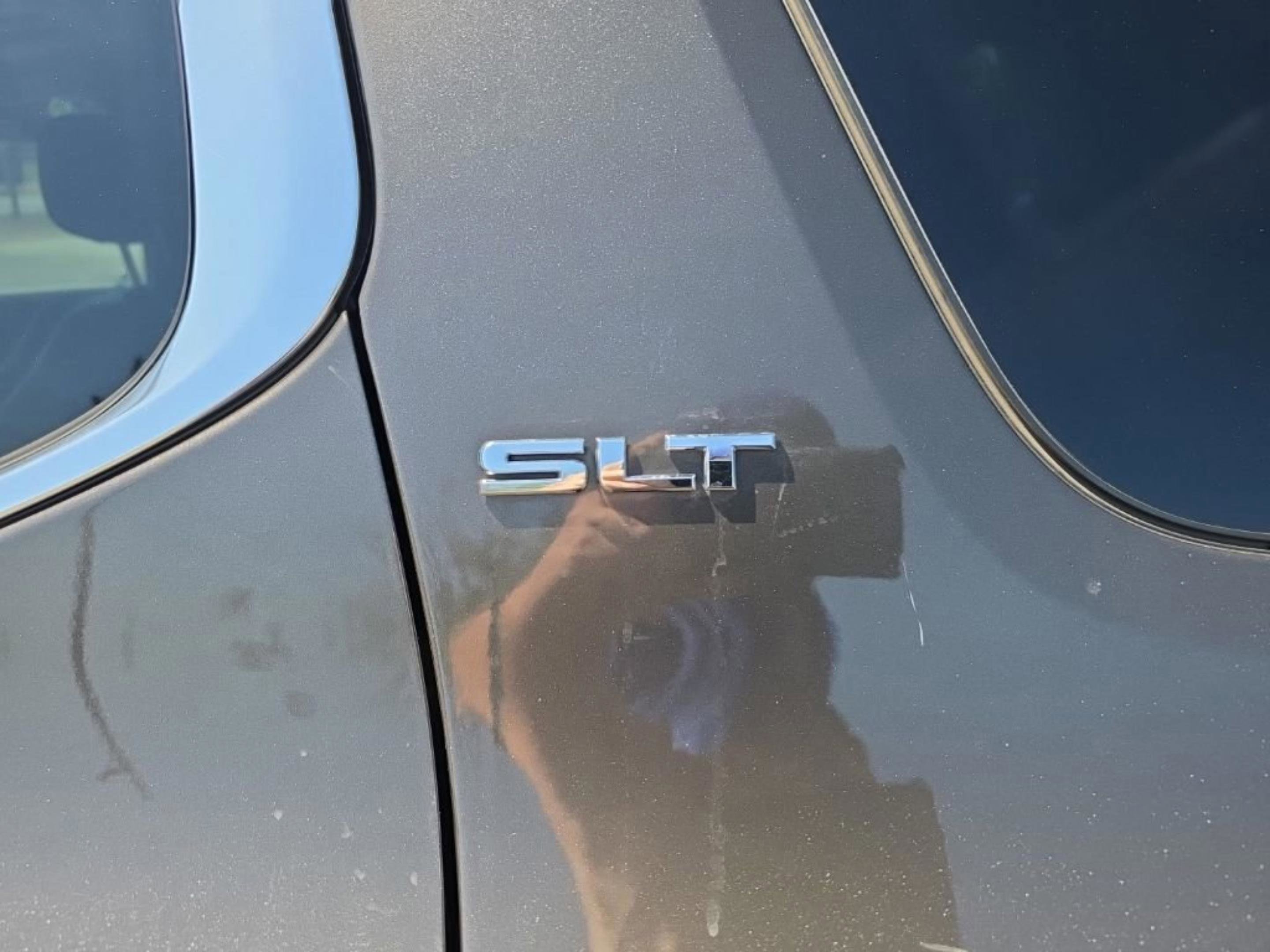 Used 2019 GMC Acadia SLT FWD image 34