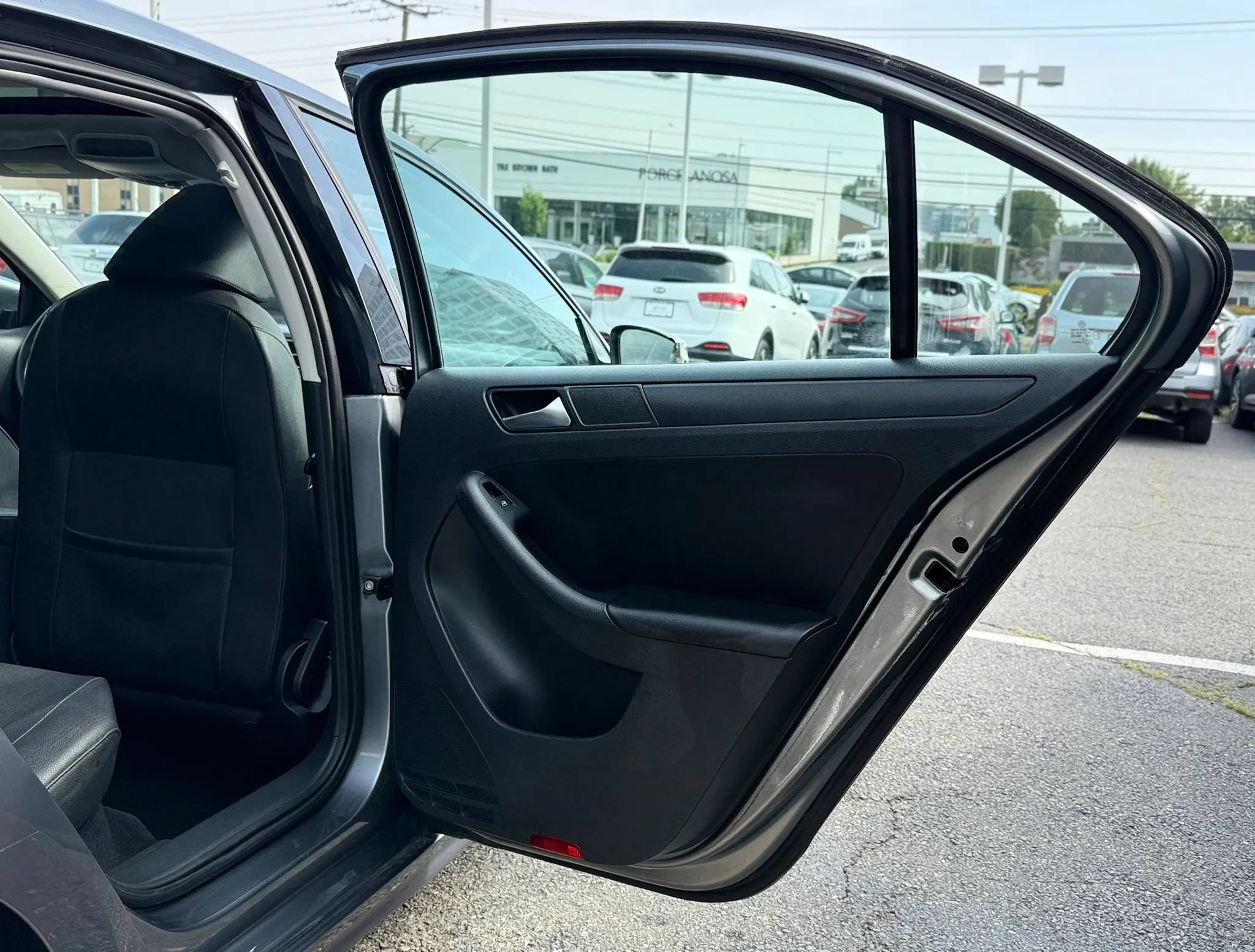 Used 2011 Volkswagen Jetta SE FWD image 29