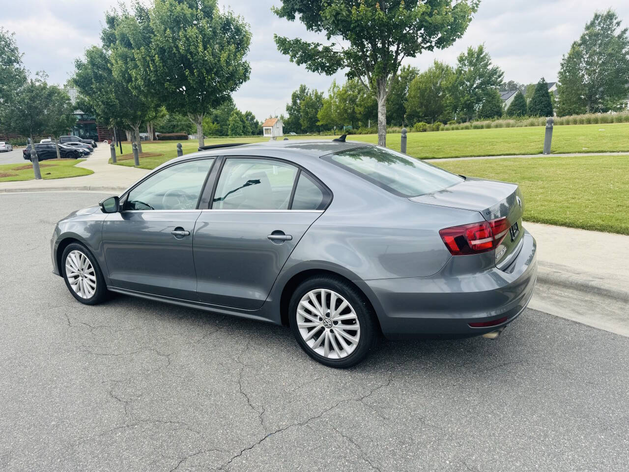 Used 2016 Volkswagen Jetta SEL w/ Lighting Package FWD image 7