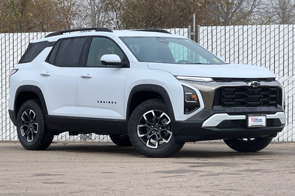 New 2026 Chevrolet Equinox ACTIV image 2