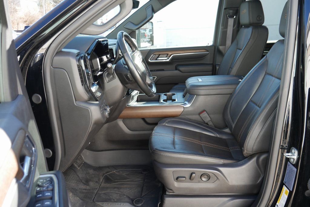 Used 2024 Chevrolet Silverado 3500 High Country w/ High Country Premium Package image 8