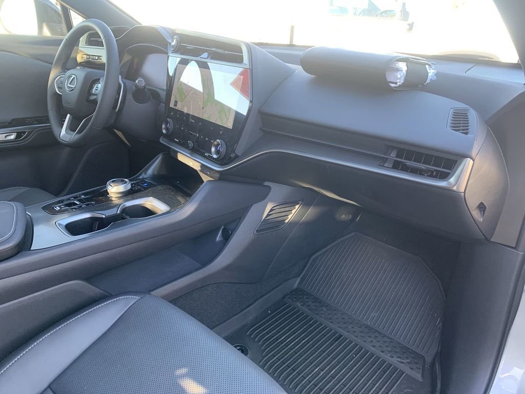 Used 2025 Lexus RZ 300e image 27