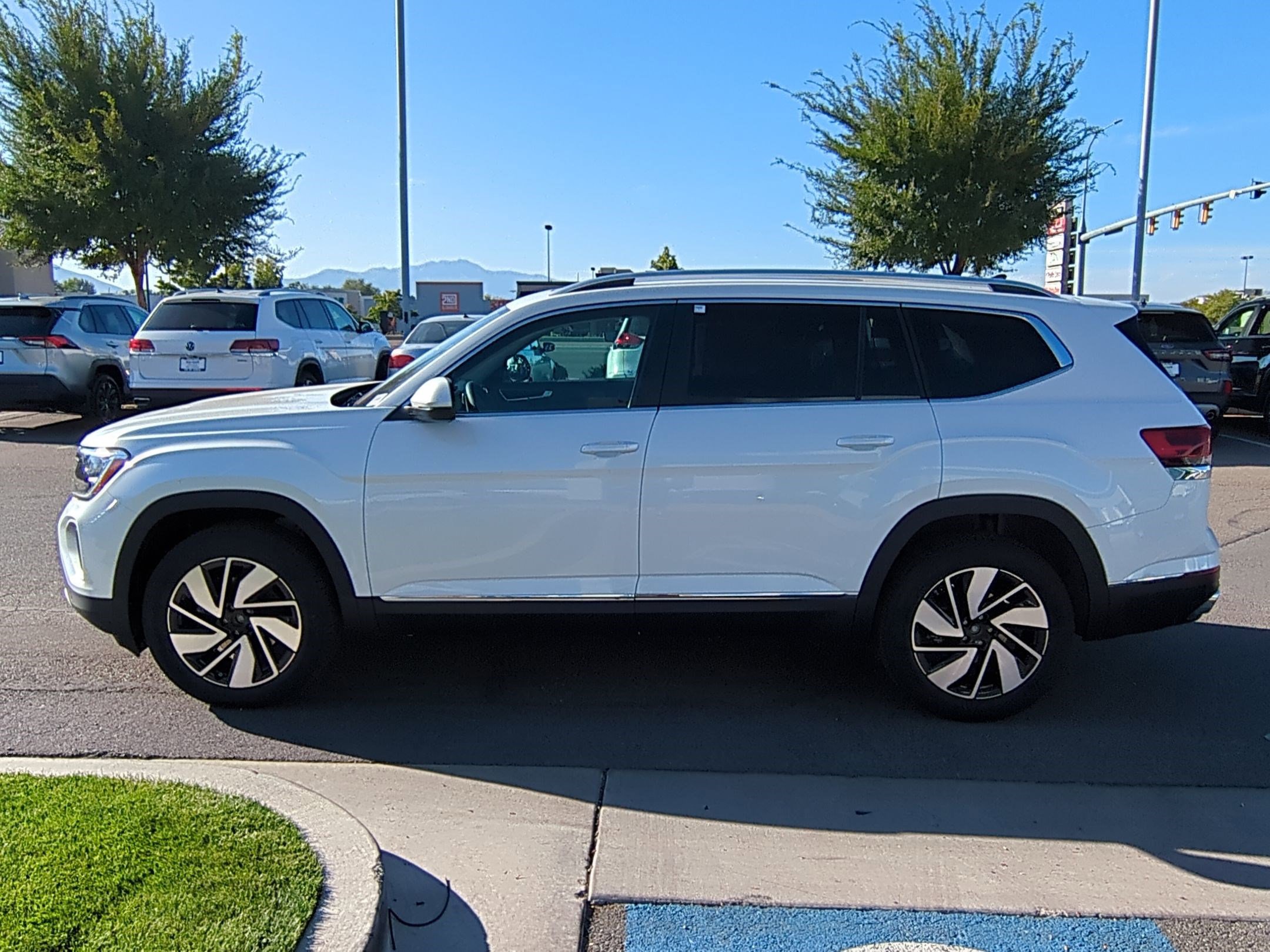 New 2026 Volkswagen Atlas SEL image 9