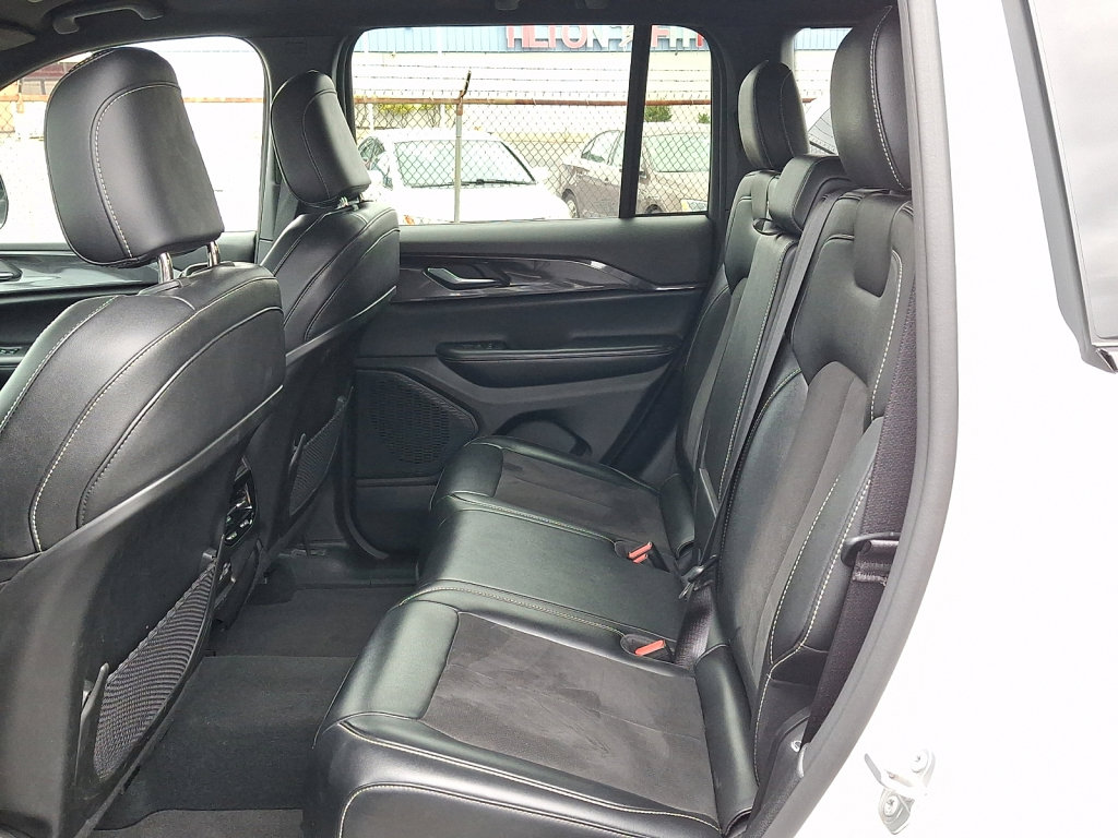 Certified 2023 Jeep Grand Cherokee Altitude AWD/4WD image 19