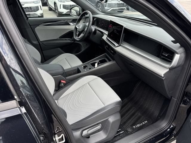 New 2026 Volkswagen Tiguan SE R-Line FWD image 28