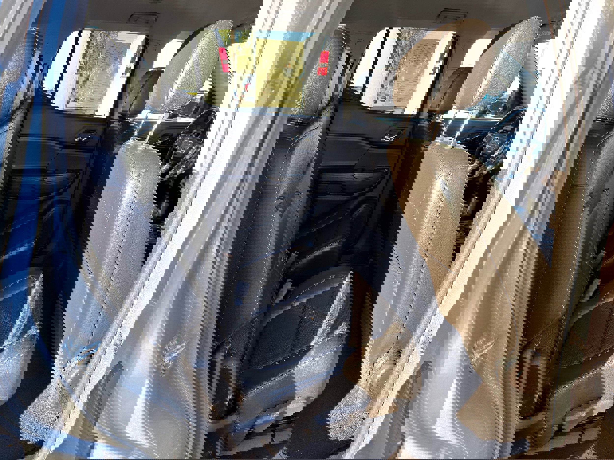 Used 2023 GMC Acadia SLT image 12