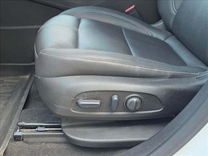 Certified 2023 Chevrolet Blazer LT w/ LPO, Black Grille Bar Package image 9