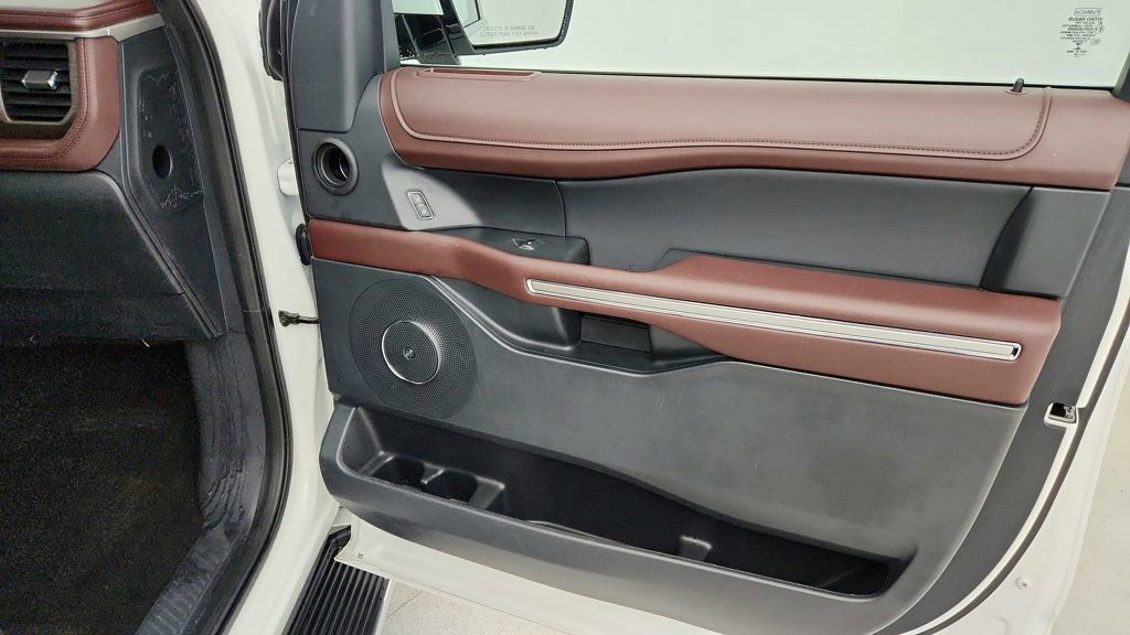 Used 2022 Ford Expedition Max Limited image 28