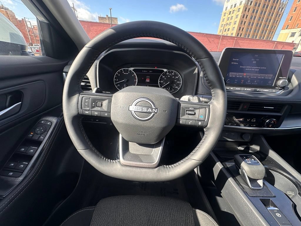 Certified 2025 Nissan Rogue SV FWD image 18
