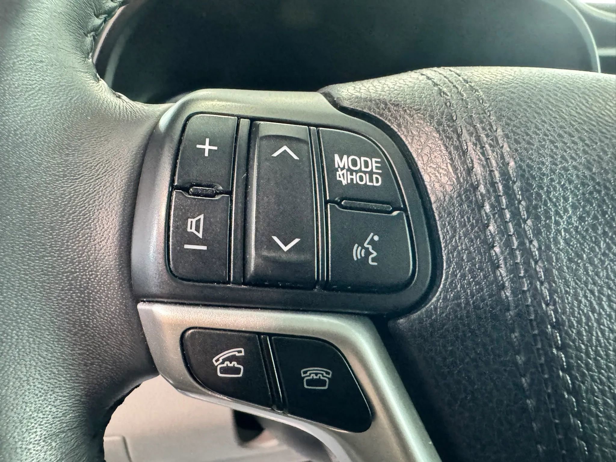 Used 2016 Toyota Highlander Limited AWD/4WD image 33