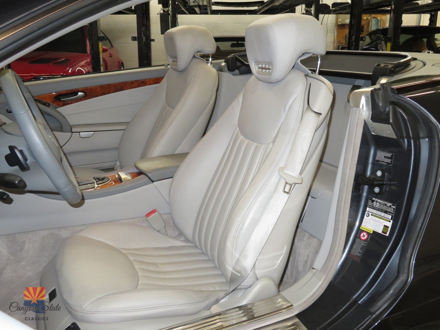 Used 2009 Mercedes-Benz SL 550 w/ Premium I Pkg image 3