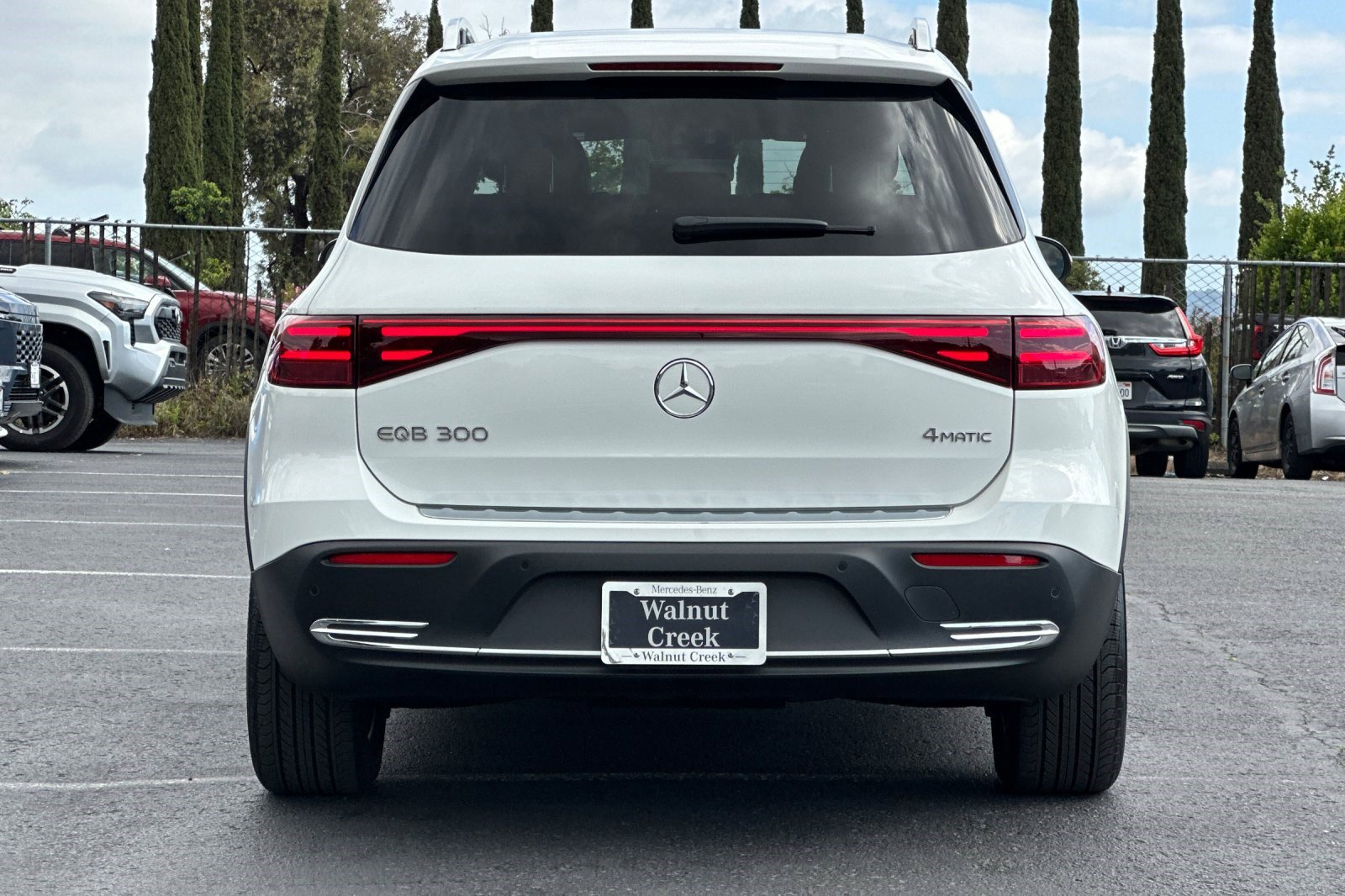 Used 2025 Mercedes-Benz EQB 300 4MATIC image 9