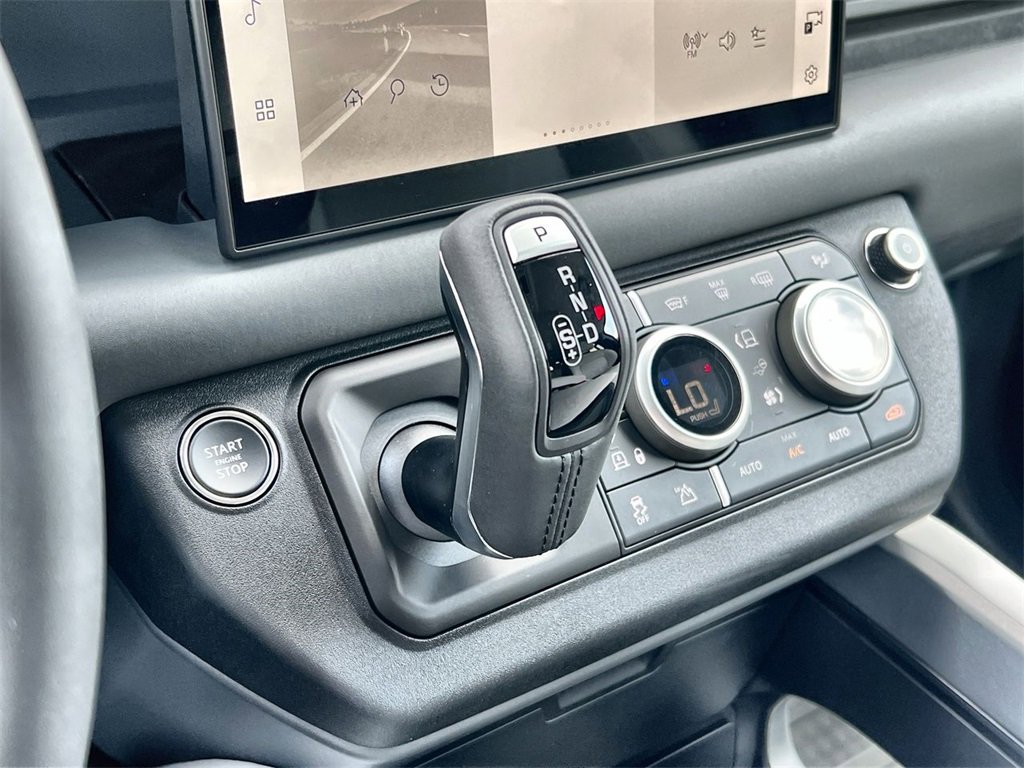 Used 2025 Land Rover Defender 110 S image 27