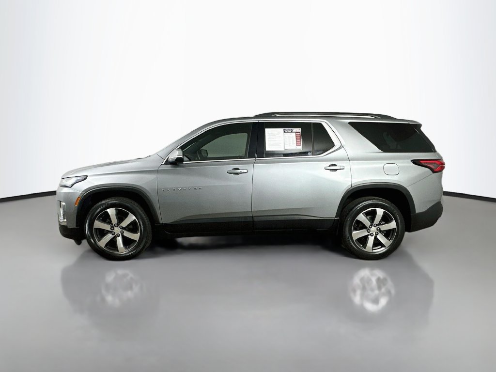 Used 2023 Chevrolet Traverse LT w/ LT Premium Package FWD image 5