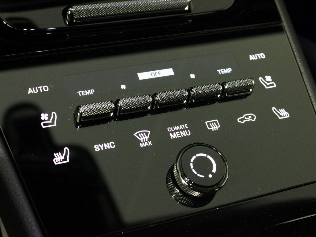 Certified 2025 Porsche Cayenne Coupe image 31