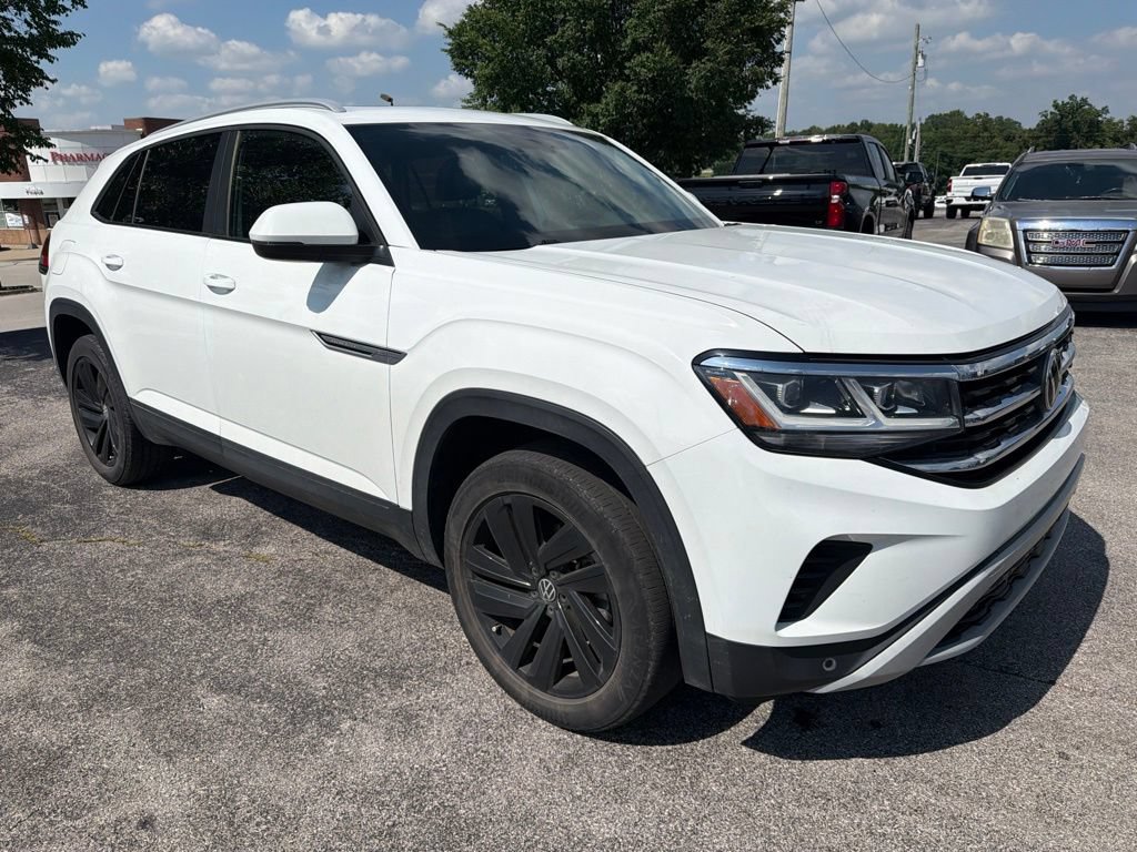 Used 2022 Volkswagen Atlas Cross Sport SE FWD image 2