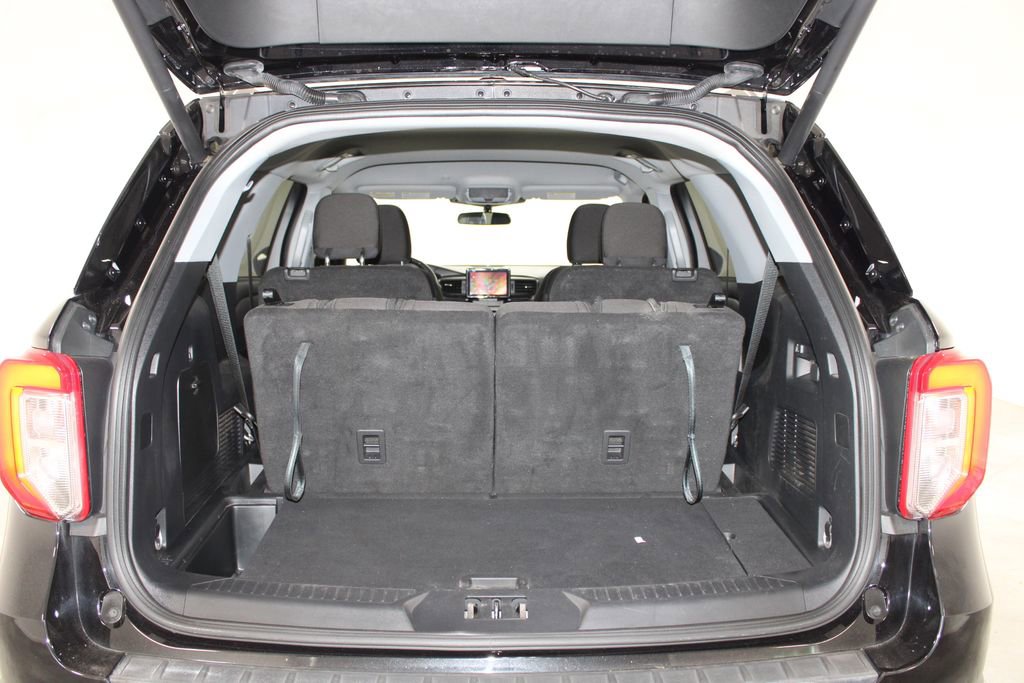 Used 2023 Ford Explorer XLT AWD/4WD image 13