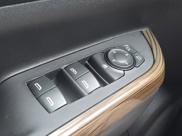 Used 2023 GMC Acadia SLE image 17