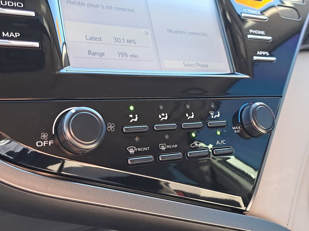 Used 2019 Toyota Camry LE w/ Phone Cable & Charge Package image 23