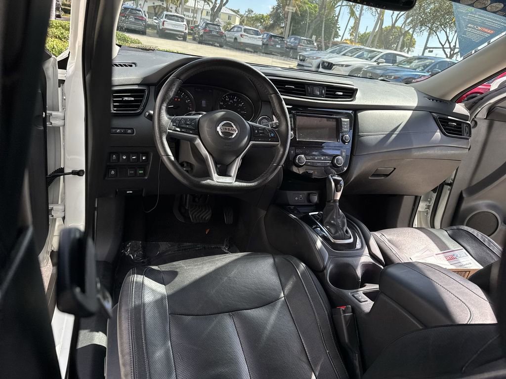 Used 2020 Nissan Rogue SL w/ Premium Package image 35