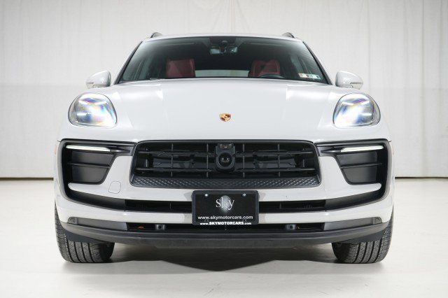 Used 2023 Porsche Macan image 9