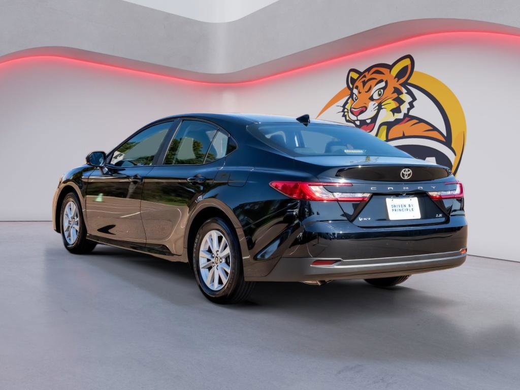 Used 2025 Toyota Camry LE image 7