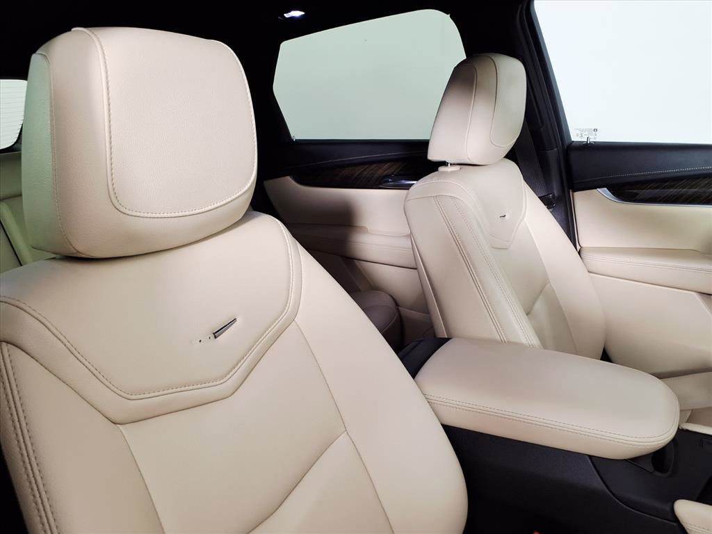 Used 2019 Cadillac XT5 FWD image 10