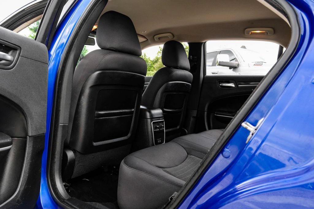 Used 2019 Chrysler 300 Touring w/ Chrome Appearance Package RWD image 41