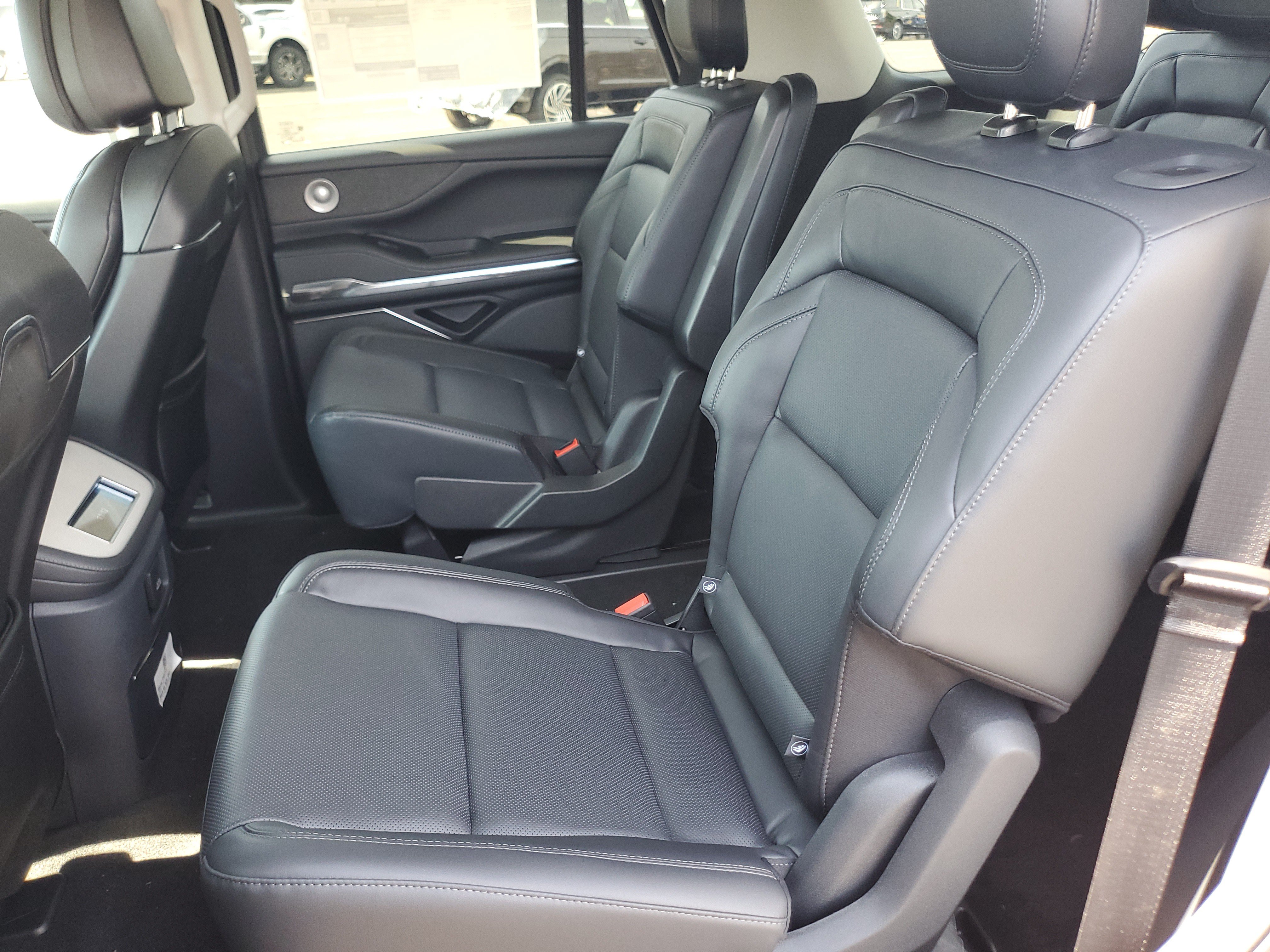 New 2027 Lincoln Navigator Reserve AWD/4WD image 30