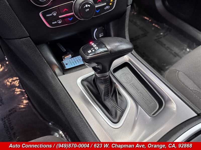 Used 2022 Dodge Charger SXT RWD image 14