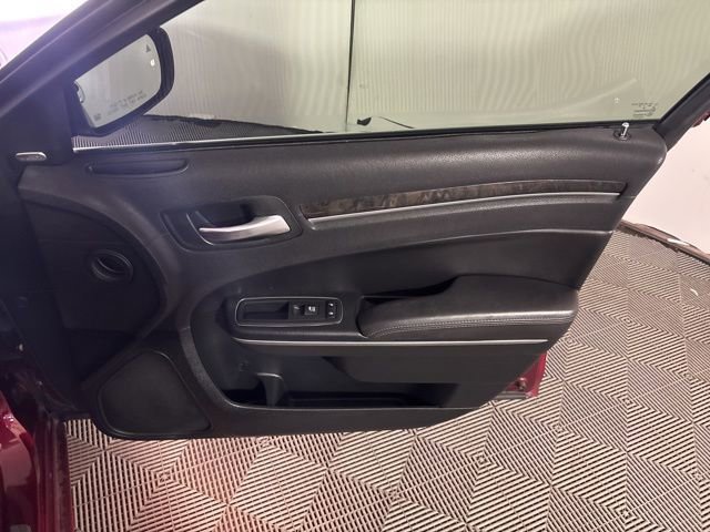 Used 2018 Chrysler 300 Limited w/ Safetytec Plus Group image 23