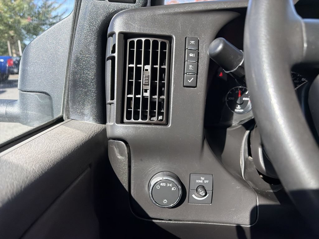 Used 2020 Chevrolet Express 4500 w/ Shuttle Bus Package RWD image 17