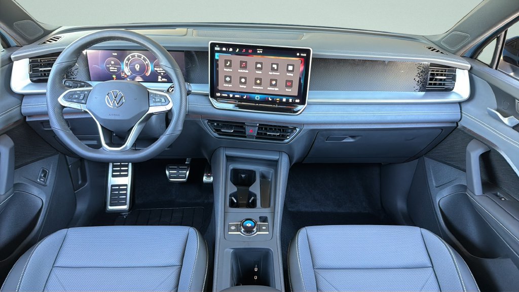 New 2026 Volkswagen Tiguan SE R-Line FWD image 10