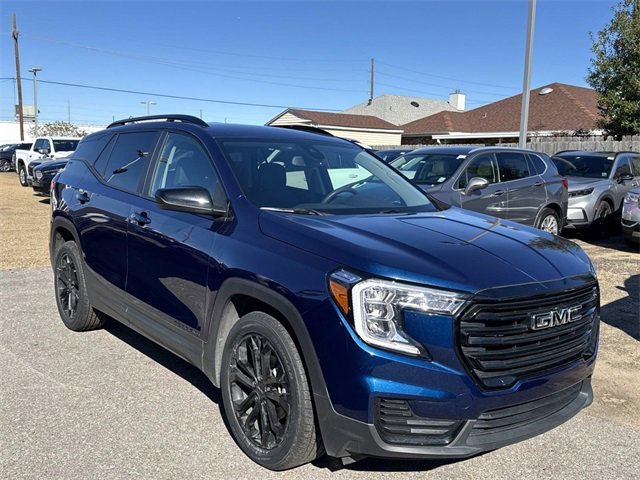 Used 2022 GMC Terrain SLE w/ Elevation Edition image 4
