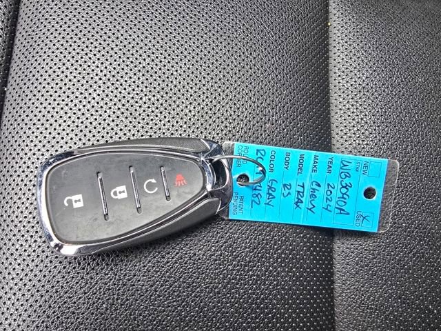 Used 2024 Chevrolet Trax RS w/ Sunroof Package image 27