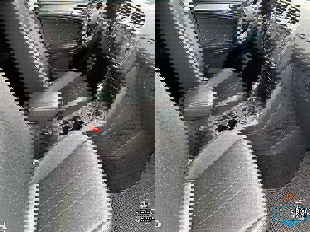 Used 2022 Volkswagen Tiguan SE image 30