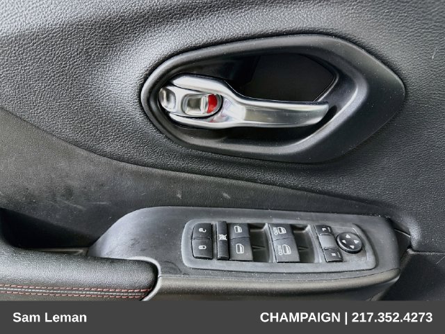 Used 2021 Jeep Cherokee Trailhawk AWD/4WD image 17