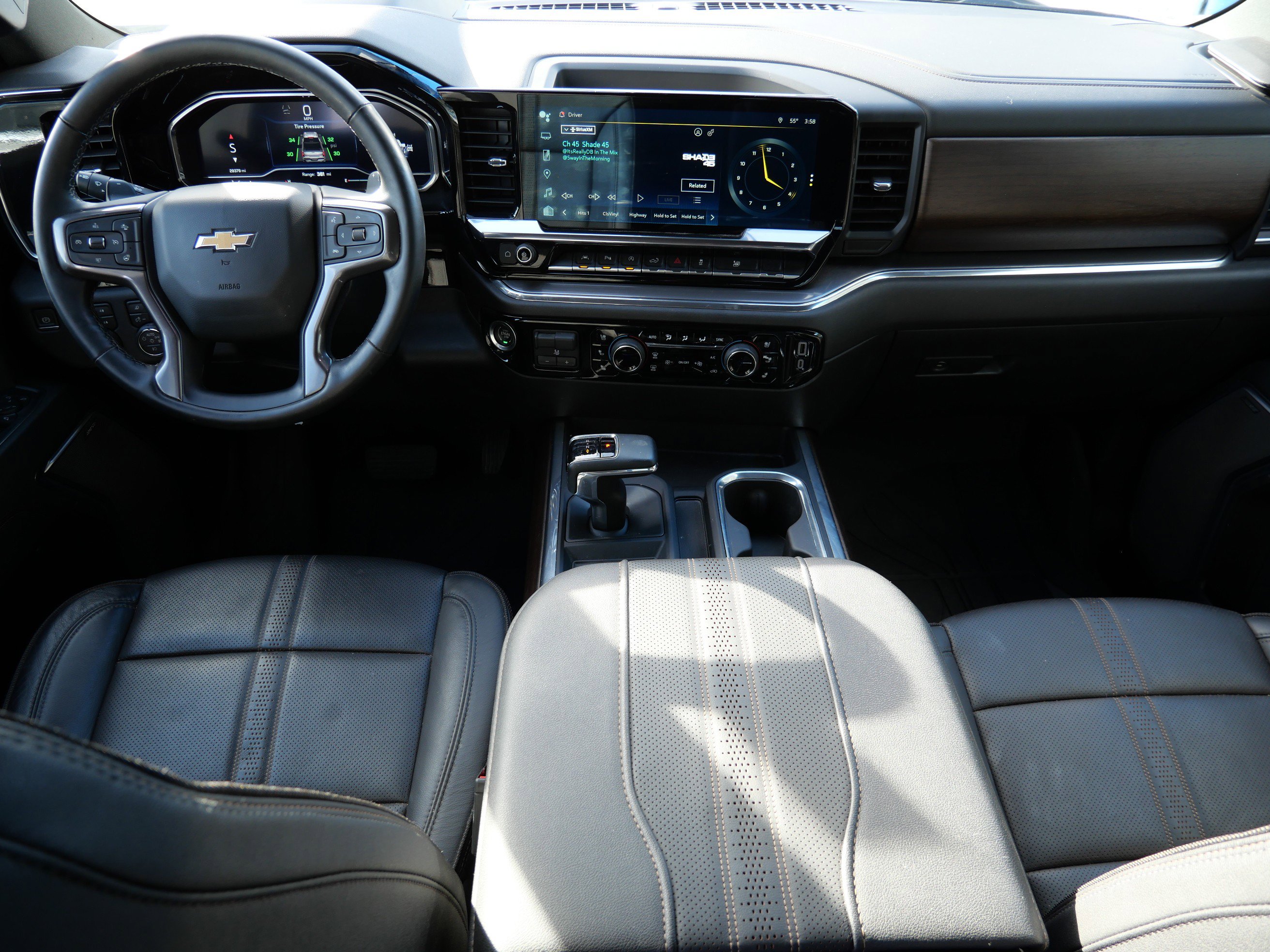 Used 2024 Chevrolet Silverado 1500 High Country w/ Technology Package image 11