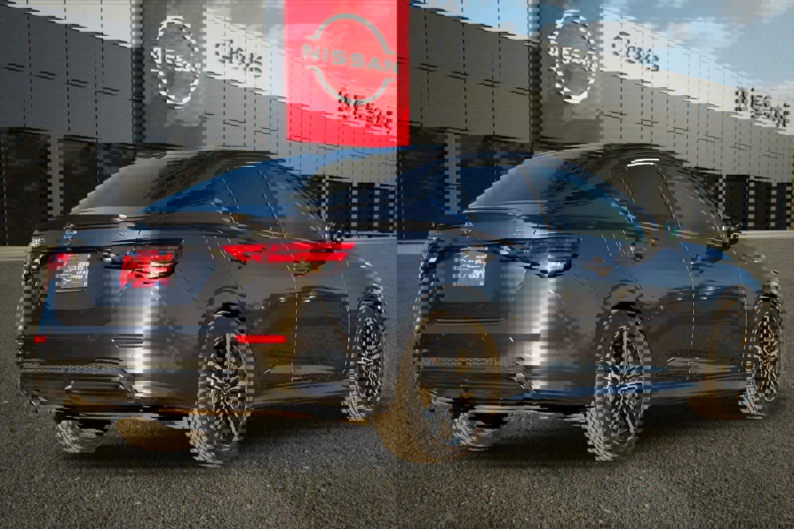 Used 2021 Nissan Sentra SR image 3