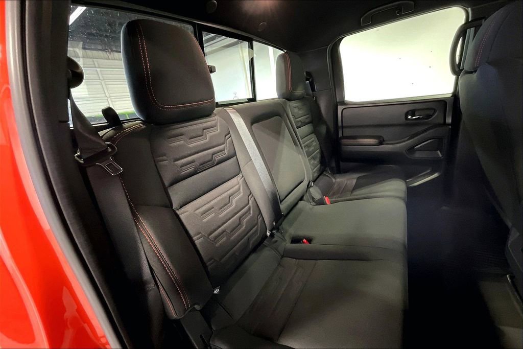 Used 2025 Nissan Frontier PRO-4X image 34