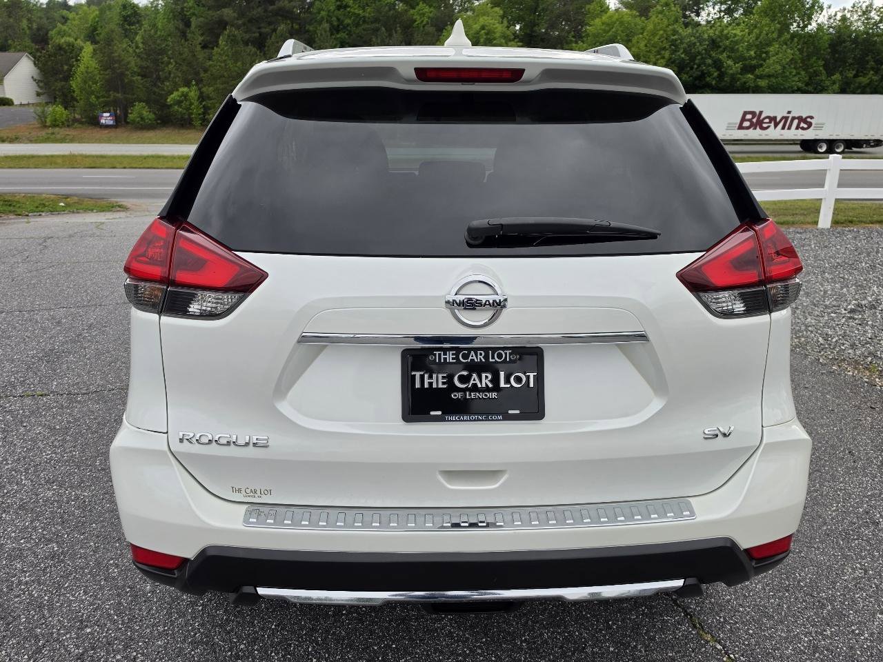 Used 2018 Nissan Rogue SV FWD image 5
