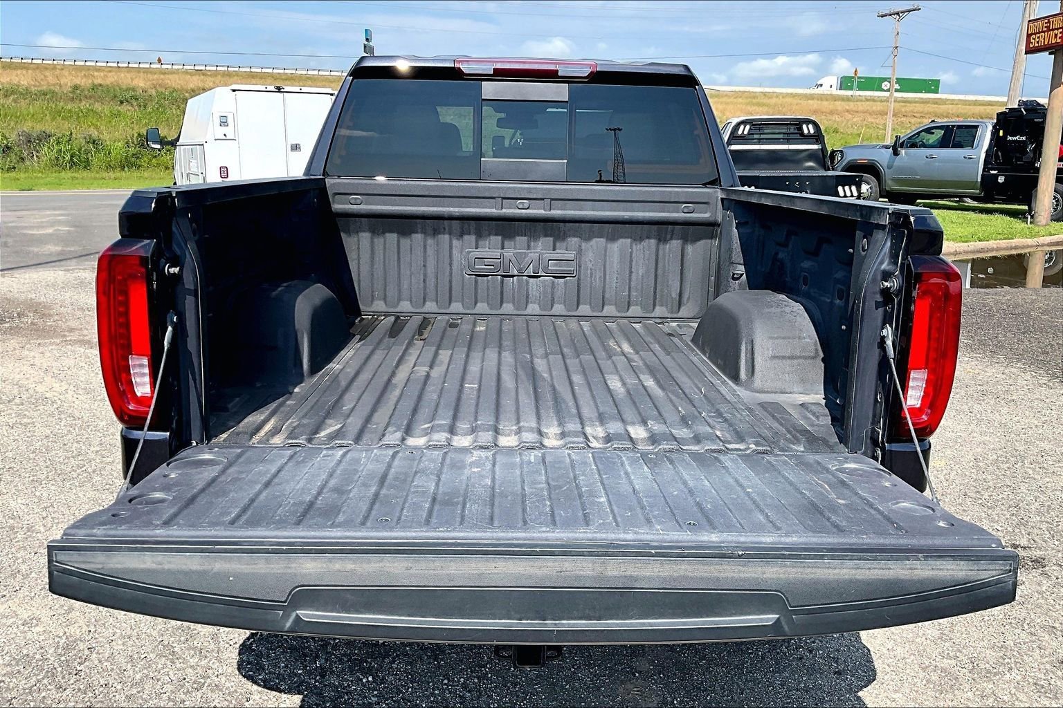 Used 2023 GMC Sierra 1500 SLT w/ SLT Premium Package AWD/4WD image 29