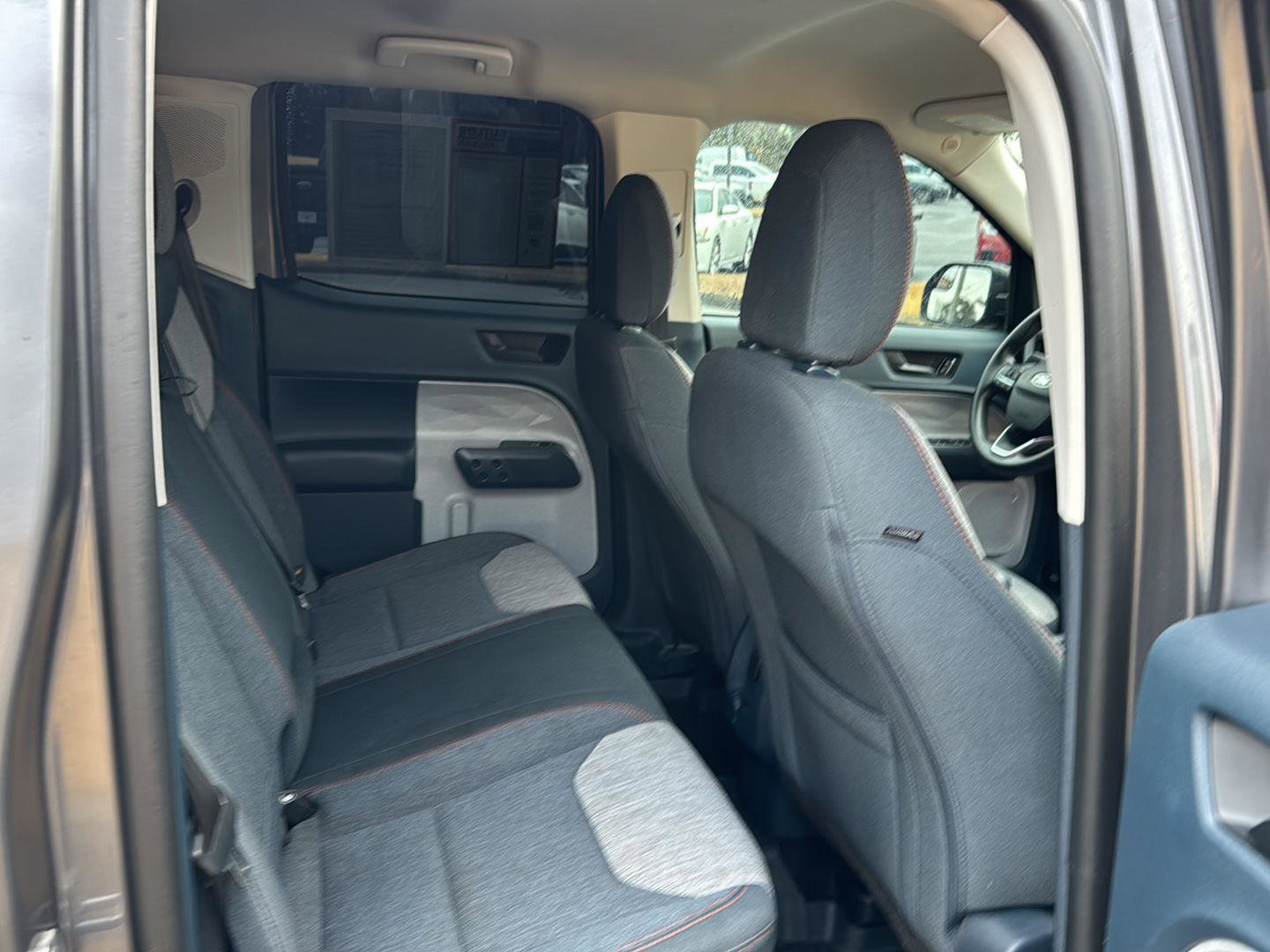 Used 2022 Ford Maverick XLT image 11