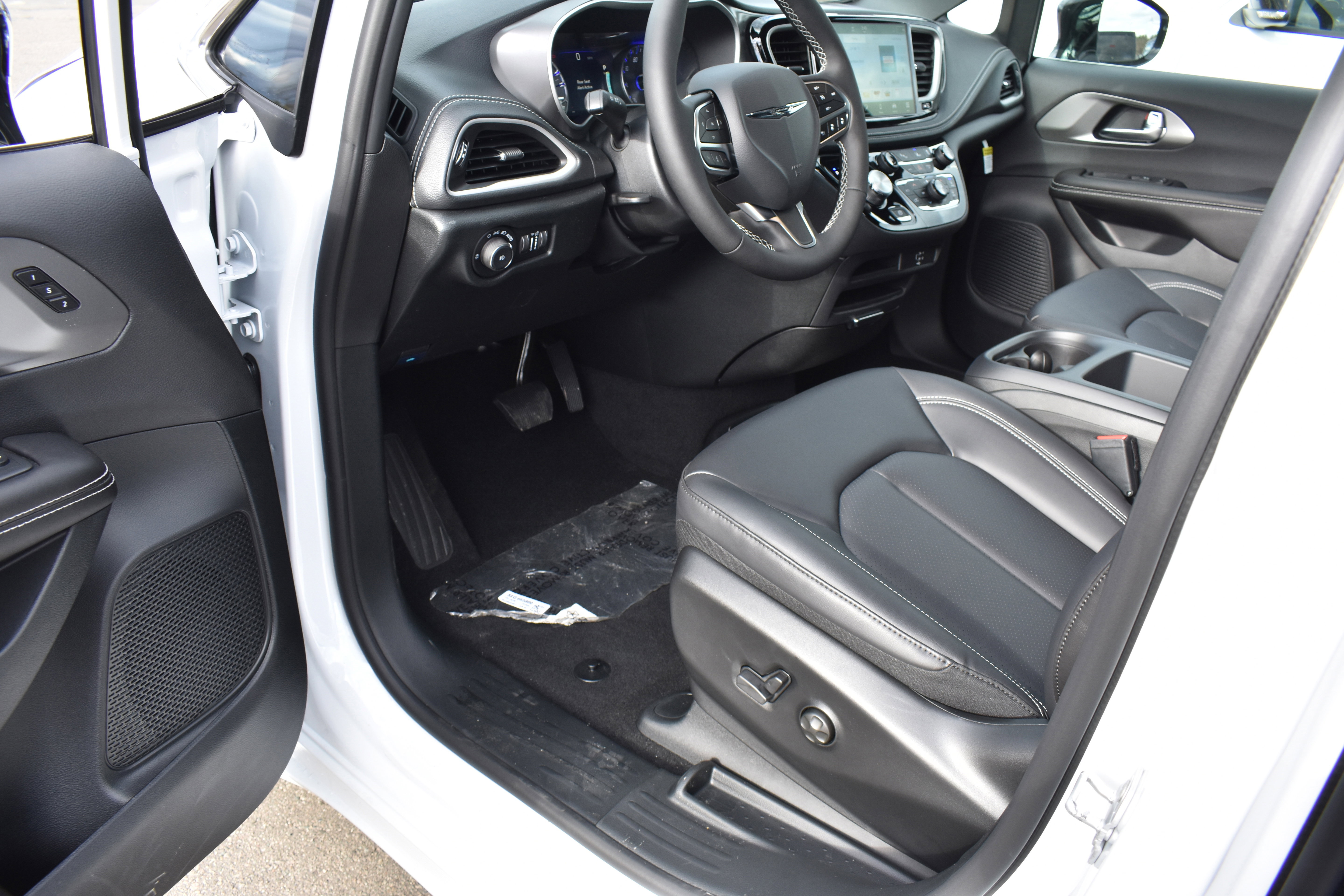 New 2026 Chrysler Pacifica Select image 24