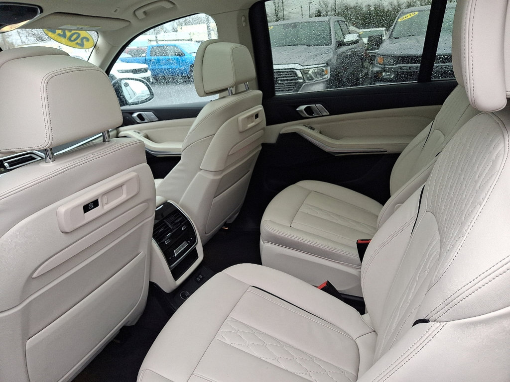 Used 2022 BMW X7 xDrive40i w/ Premium Package image 18