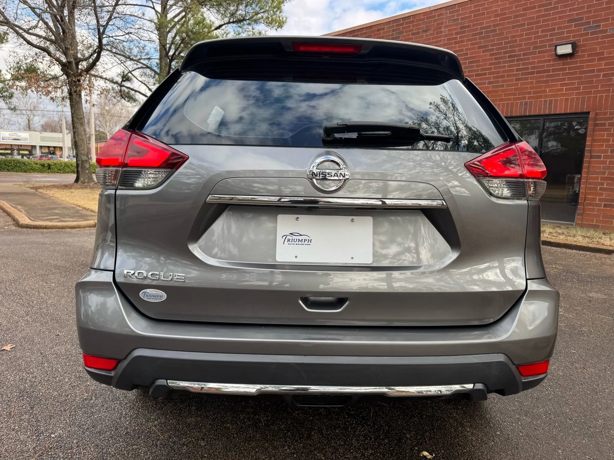 Used 2017 Nissan Rogue S image 9