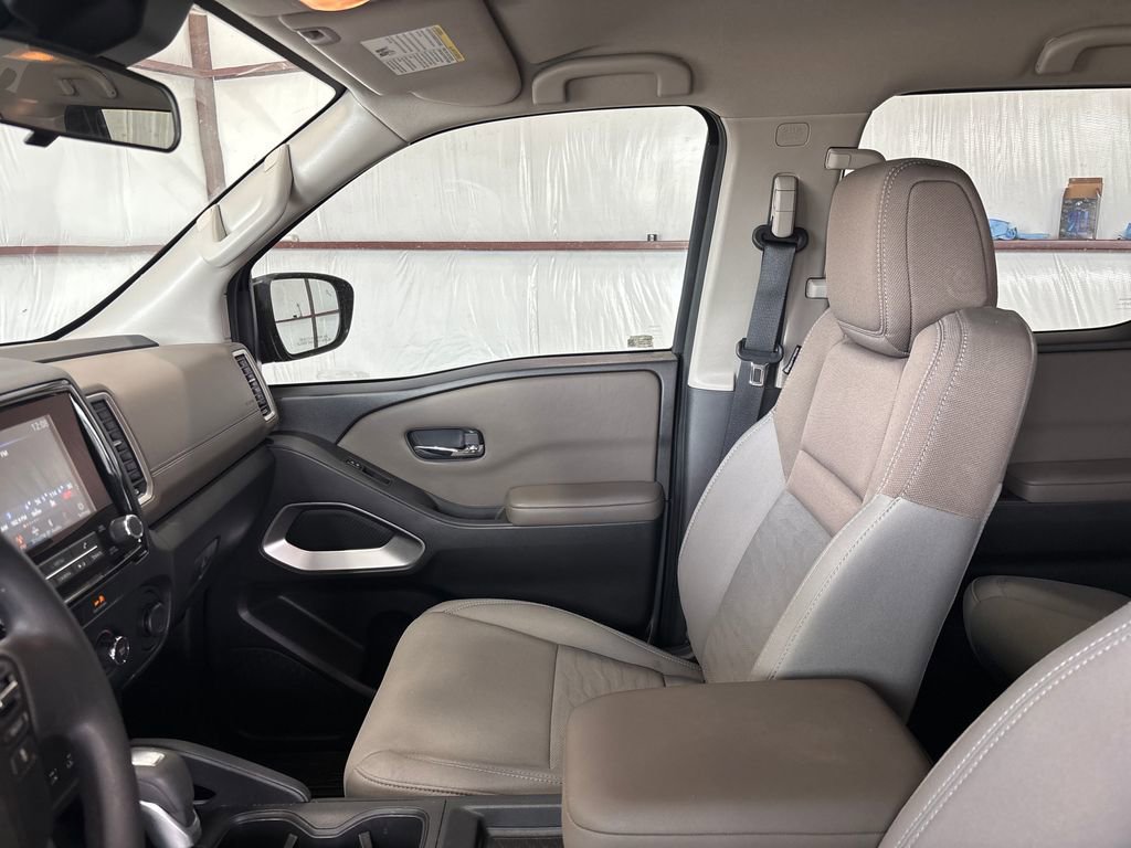Used 2022 Nissan Frontier SV w/ Technology Package image 11