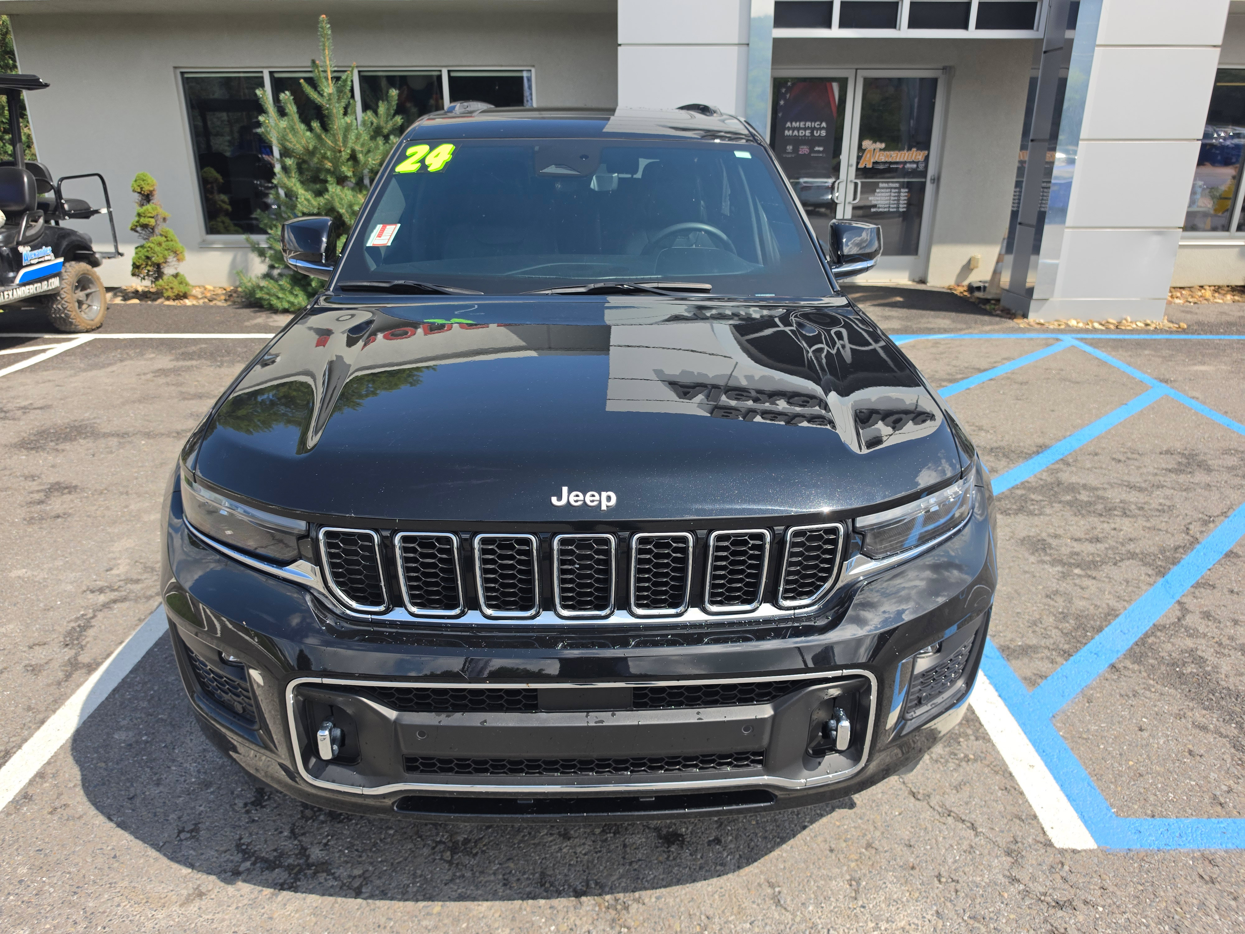 Used 2024 Jeep Grand Cherokee L Overland w/ Luxury Tech Group IV AWD/4WD image 9